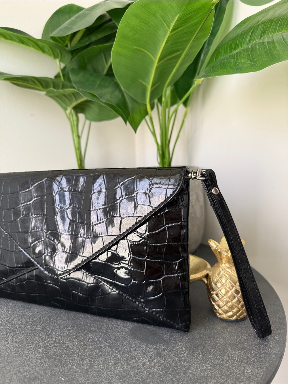 Elegant Black Crocodile-Embossed Men's Clutch - Picture 2 of 4